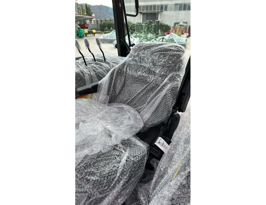 Trattore Solis S90 cabinato